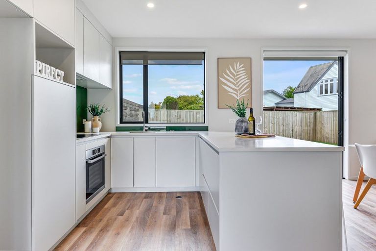 Photo of property in 103u2 Cambridge Road, Hillcrest, Hamilton, 3216