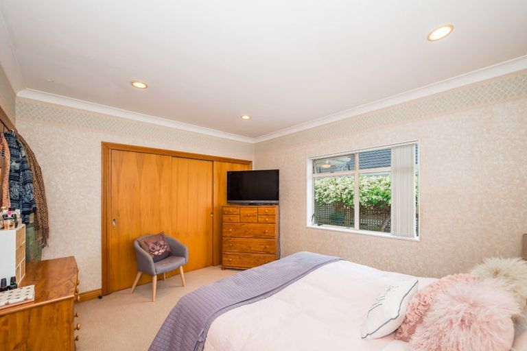Photo of property in 1 Greenaway Road, Waikanae, 5036