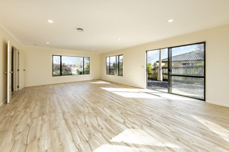 Photo of property in 89 Moyrus Crescent, East Tamaki Heights, Auckland, 2016