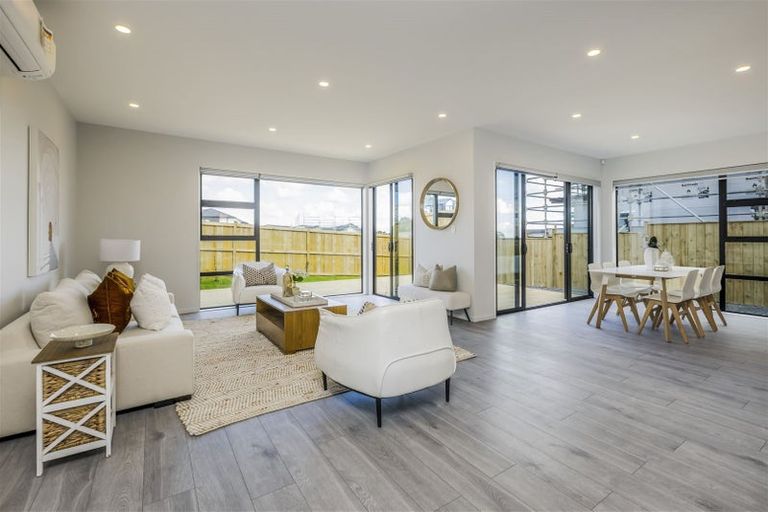 Photo of property in 10 Hautoa Lane, Flat Bush, Auckland, 2019