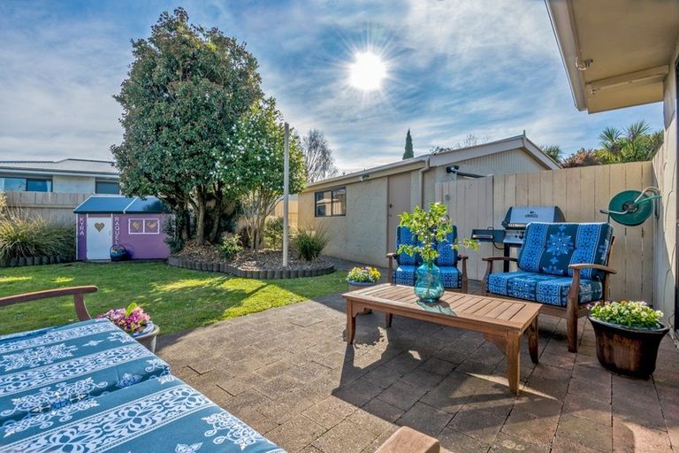 Photo of property in 21 Lyndale Place, Kelvin Grove, Palmerston North, 4414