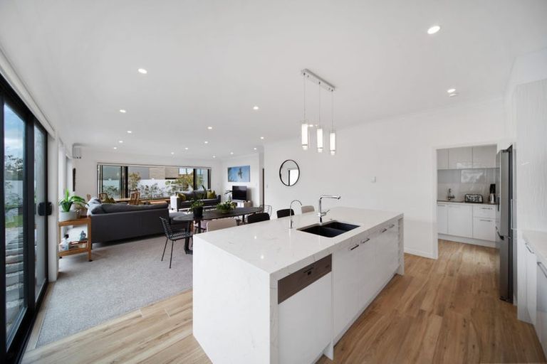 Photo of property in 8 Awakirihi Close, Shamrock Park, Auckland, 2016