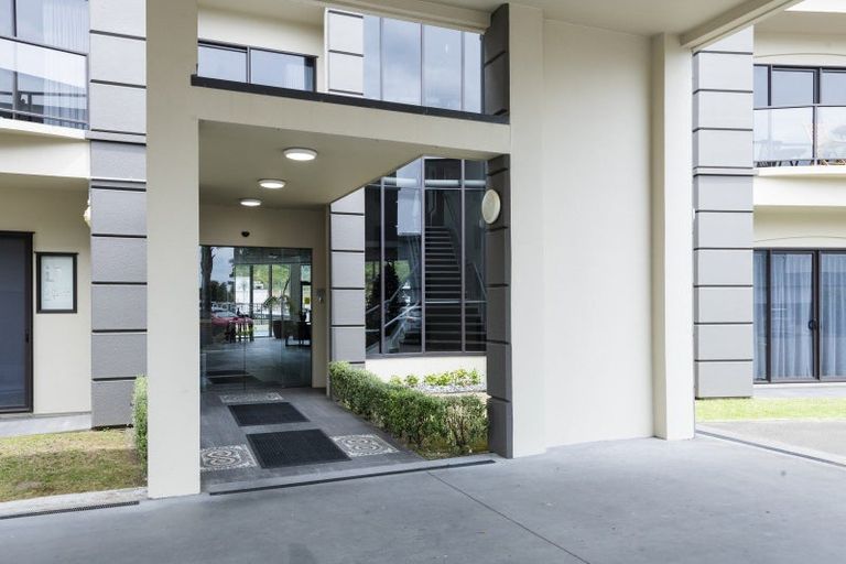 Photo of property in 117/2 Reads Quay, Gisborne, 4010