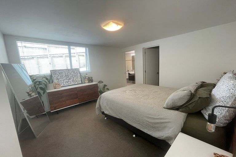 Photo of property in 12 Viridian Lane, Greenhithe, Auckland, 0632