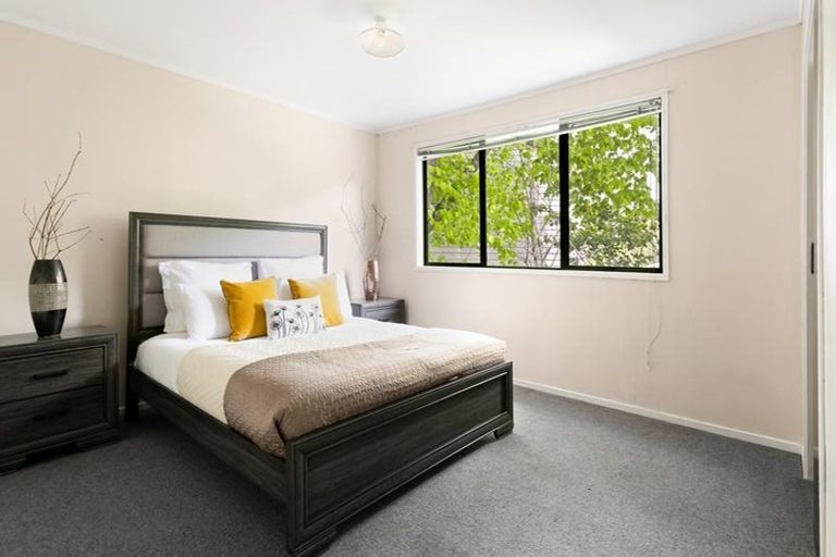 Photo of property in 111 Seymour Road, Sunnyvale, Auckland, 0612