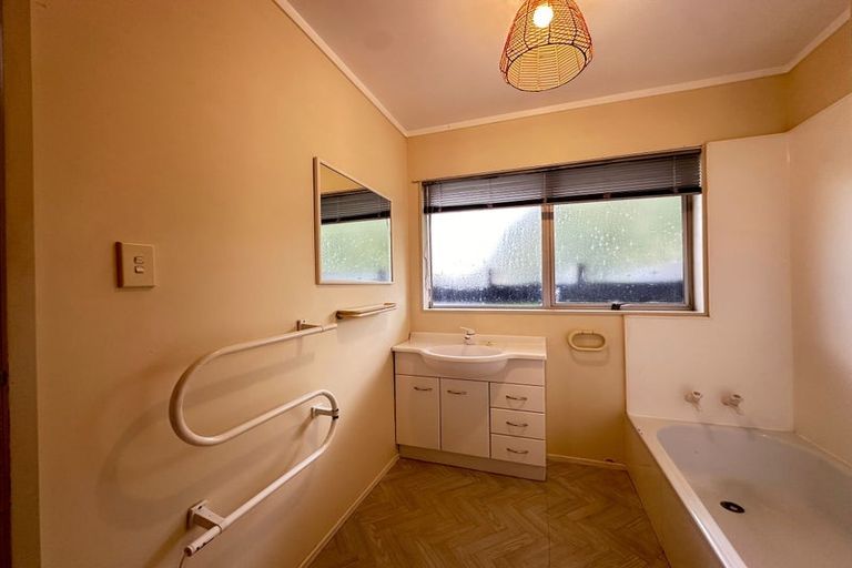 Photo of property in 63 Haseler Crescent, Howick, Auckland, 2014