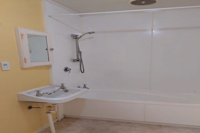 Photo of property in 63 Chartwell Drive, Crofton Downs, Wellington, 6035