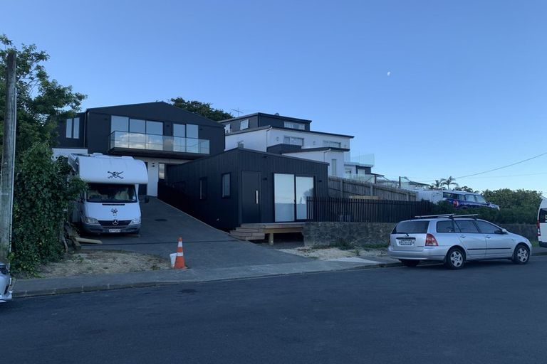 Photo of property in 14 City View Terrace, Birkenhead, Auckland, 0626