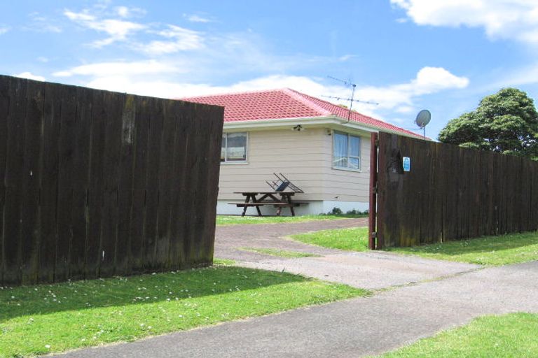 Photo of property in 32 Caringbah Drive, Papatoetoe, Auckland, 2025