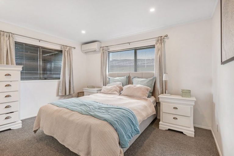 Photo of property in 42 Albatross Road, Red Beach, 0932