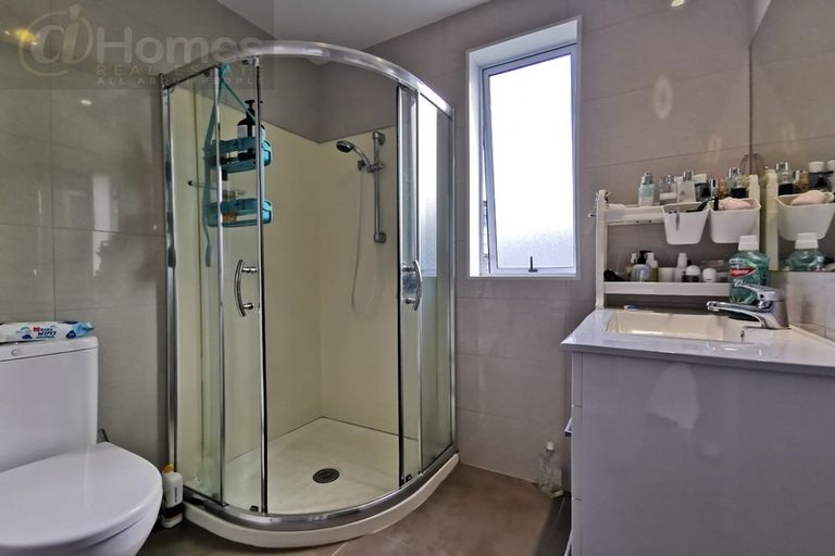 Photo of property in 92 Kaipatiki Road, Glenfield, Auckland, 0629