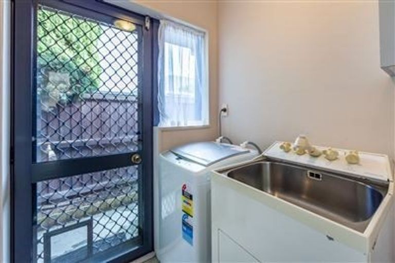 Photo of property in 5 Murfitt Place, Sockburn, Christchurch, 8042