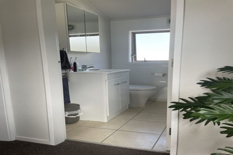 Photo of property in 133f1 Queens Drive, Lyall Bay, Wellington, 6022