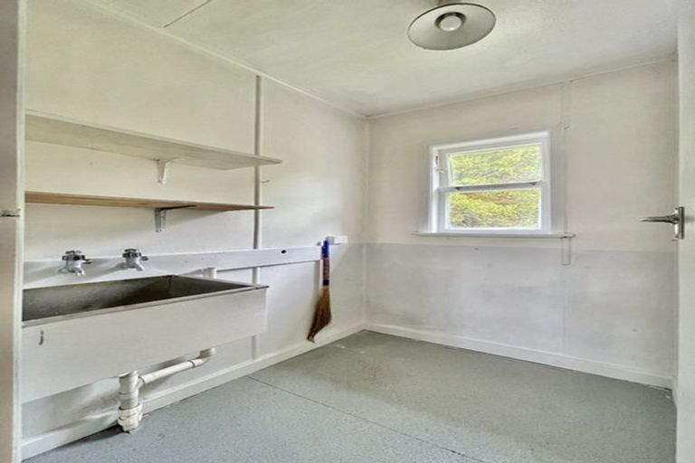 Photo of property in 6 Reid Road, Wainuiomata, Lower Hutt, 5014