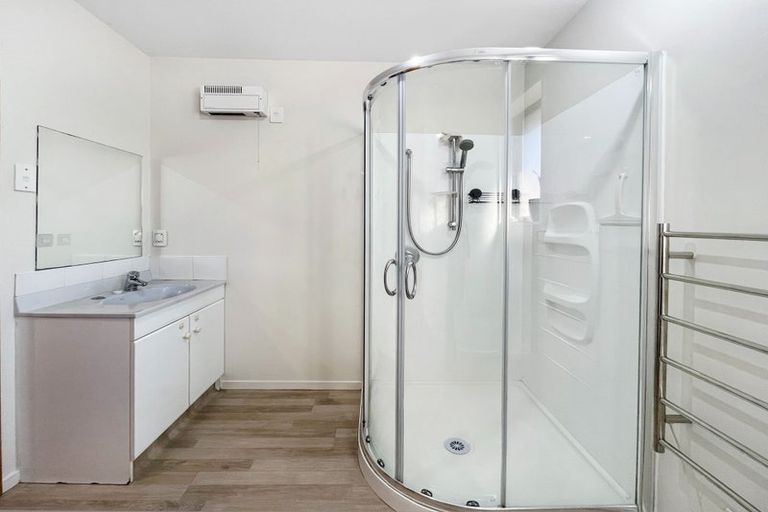 Photo of property in 2/53 Mcfaddens Road, St Albans, Christchurch, 8052