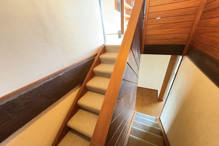 Photo of property in 28 Napier Street, Karaka Bays, Wellington, 6022