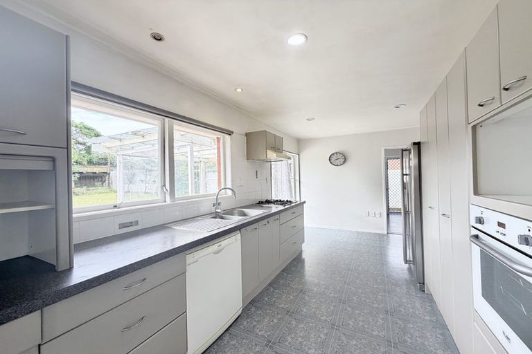 Photo of property in 30 Meadway, Sunnyhills, Auckland, 2010