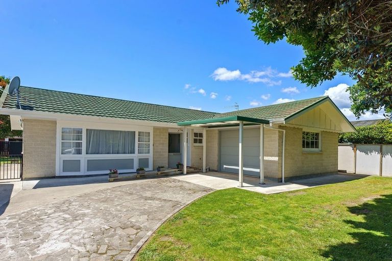 Photo of property in 11 Rawene Street, Waikanae, 5036