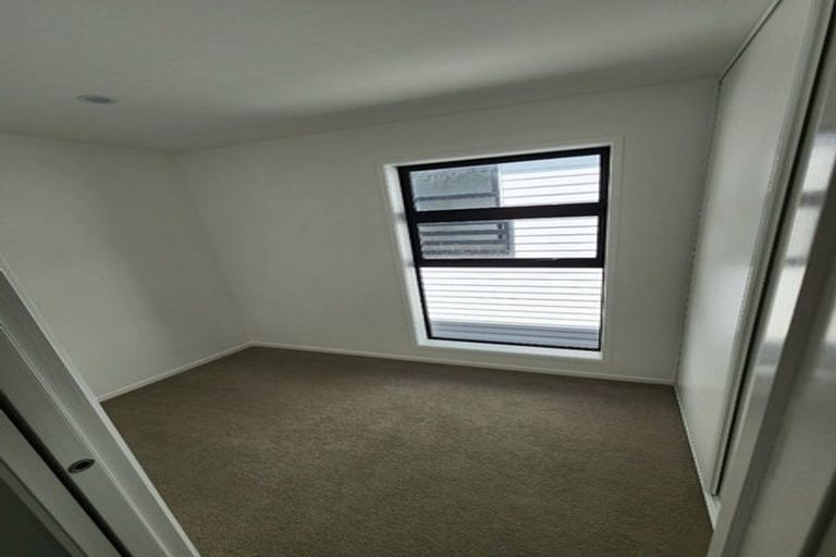 Photo of property in 24 Rauemi Way, Te Atatu South, Auckland, 0610