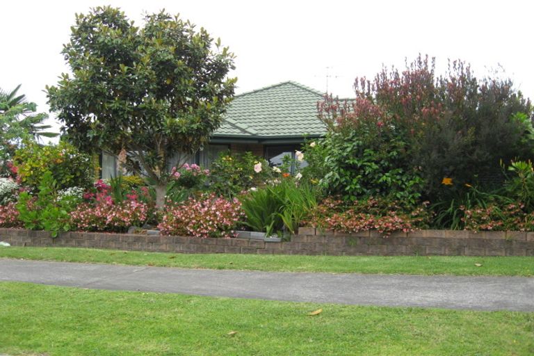 Photo of property in 2 Norwalk Crescent, Mangere, Auckland, 2022