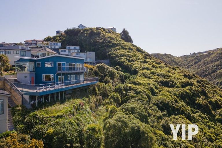 Photo of property in 41a Tamworth Crescent, Newlands, Wellington, 6037