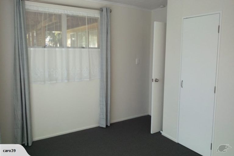 Photo of property in 325 Roscommon Road, Clendon Park, Auckland, 2103