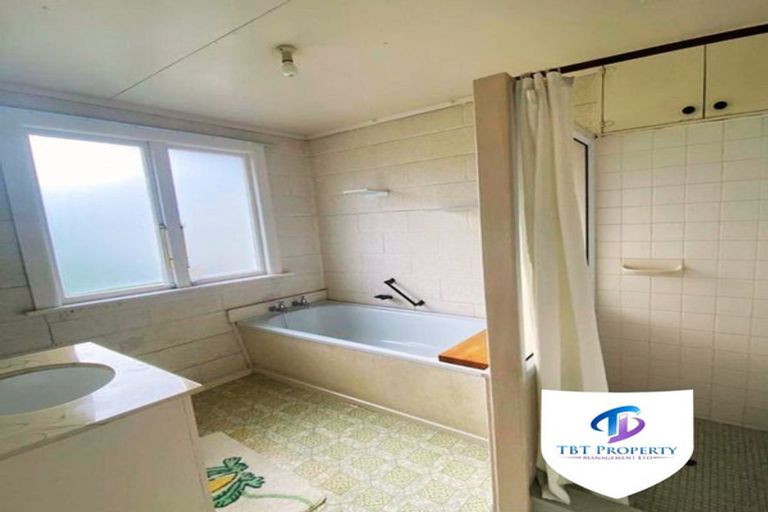 Photo of property in 20 Great South Road, Manurewa, Auckland, 2102