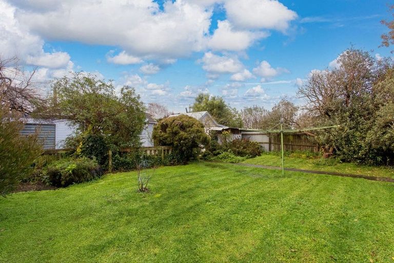 Photo of property in 18 Sandwich Road, Beckenham, Christchurch, 8023