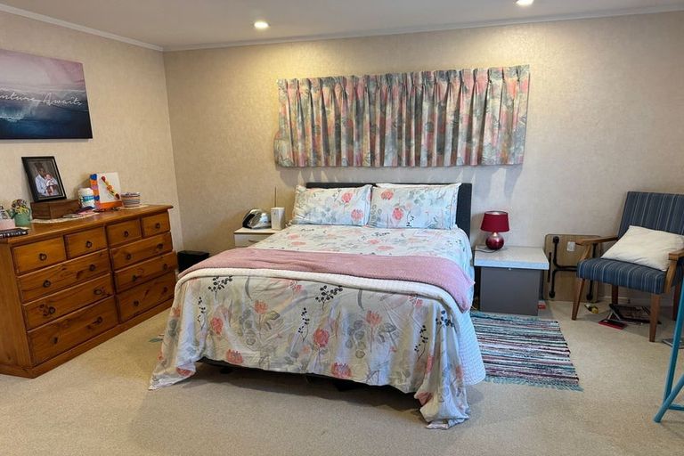 Photo of property in 1/36 De Havilland Drive, Goodwood Heights, Auckland, 2105