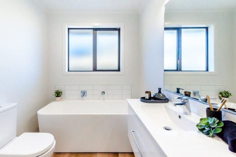 Photo of property in 6 Kaiwaru Place, Waikanae, 5036