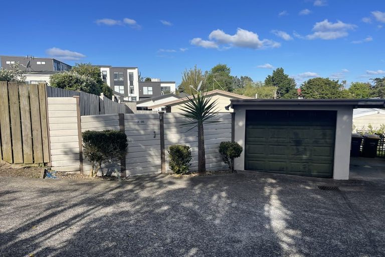Photo of property in 95 Hobsonville Road, West Harbour, Auckland, 0618