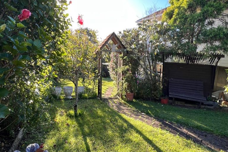 Photo of property in 4 Rae Road, Campbells Bay, Auckland, 0620