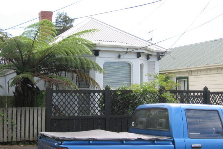 Photo of property in 10 Carrington Street, Mount Cook, Wellington, 6021