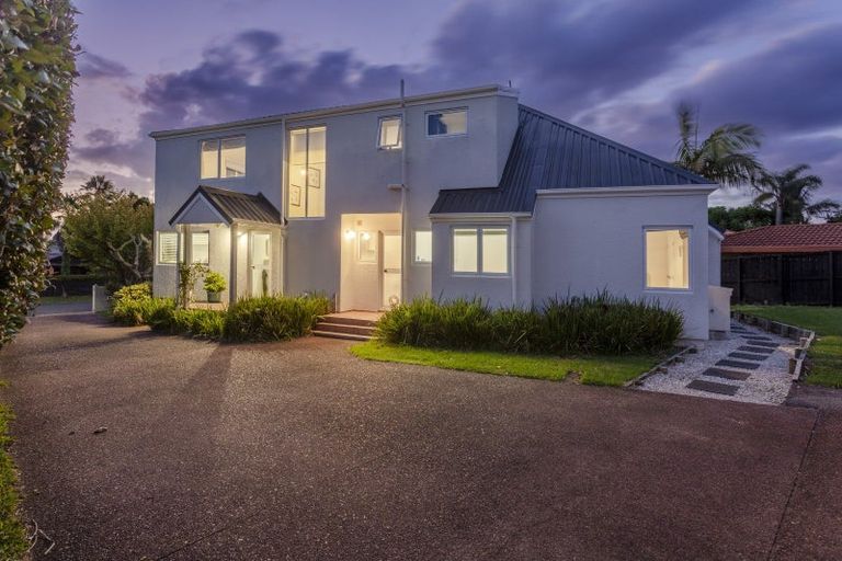 Photo of property in 16 Waipuia Place, Greenhithe, Auckland, 0632