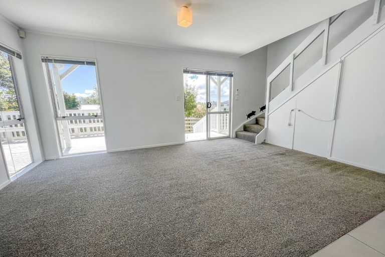 Photo of property in 43 Hutchinson Avenue, New Lynn, Auckland, 0600