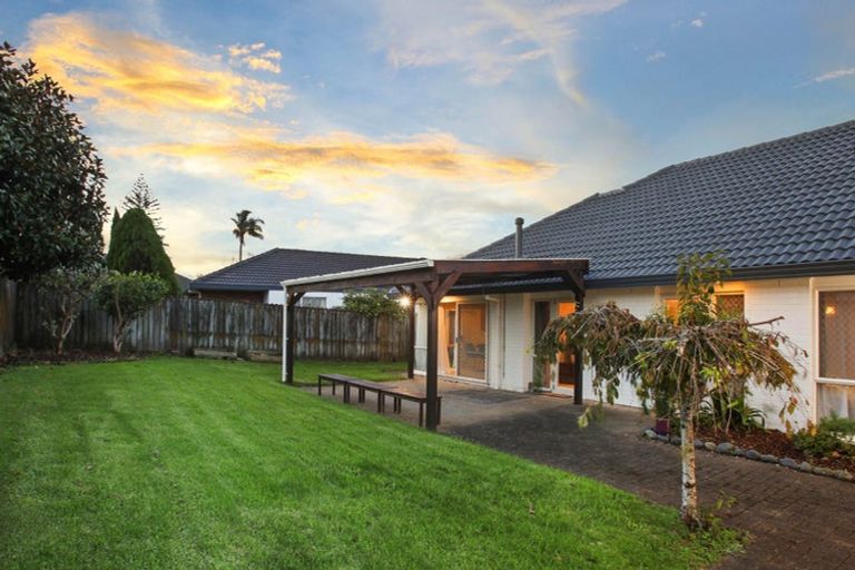 Photo of property in 8 Yarlside Place, Northpark, Auckland, 2013