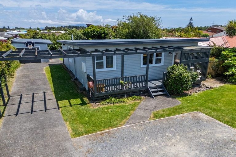 Photo of property in 10 Matai Street, Waikanae, 5036