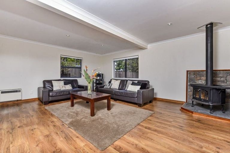 Photo of property in 20 Geoffrey Road, Torbay, Auckland, 0630