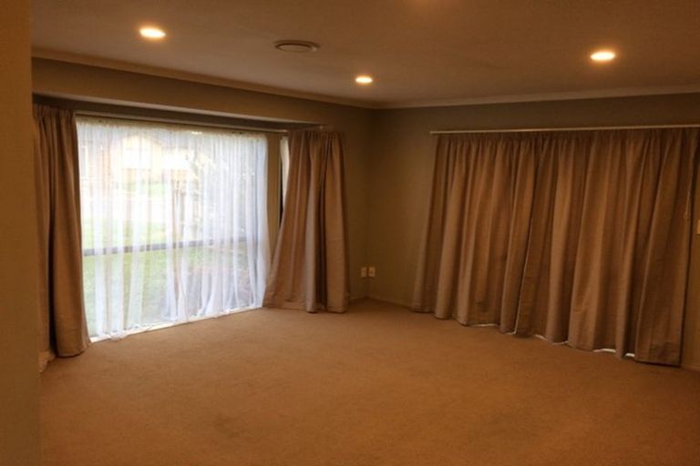 Photo of property in 32 Carrick Glen Avenue, Flat Bush, Auckland, 2019