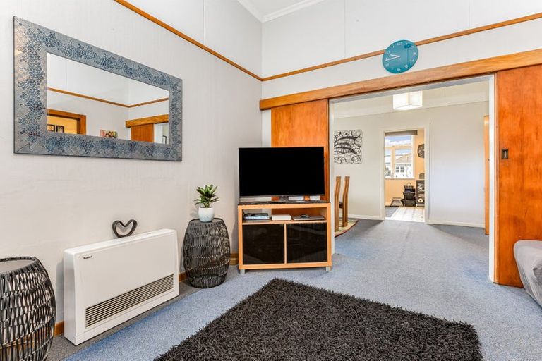 Photo of property in 21 Derwent Street, Island Bay, Wellington, 6023