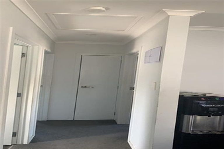 Photo of property in 16 Evans Road, Weymouth, Auckland, 2103