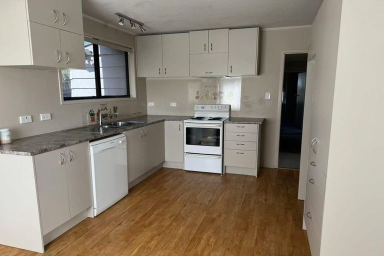 Photo of property in 121 Moire Road, West Harbour, Auckland, 0618