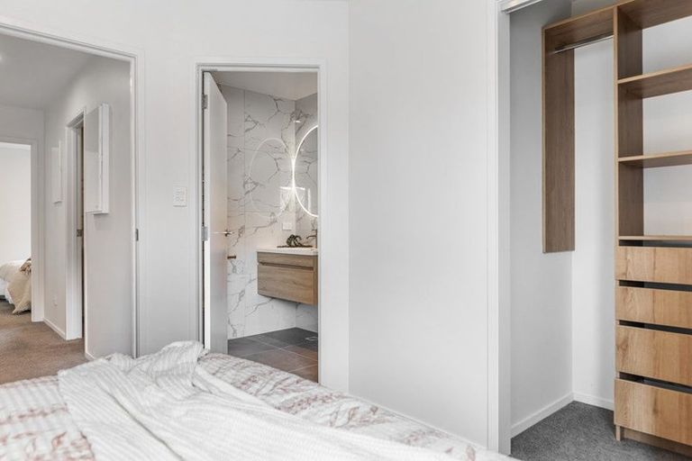 Photo of property in 21 Divich Avenue, Te Atatu South, Auckland, 0610