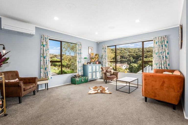 Photo of property in 49b Albatross Close, Whitby, Porirua, 5024