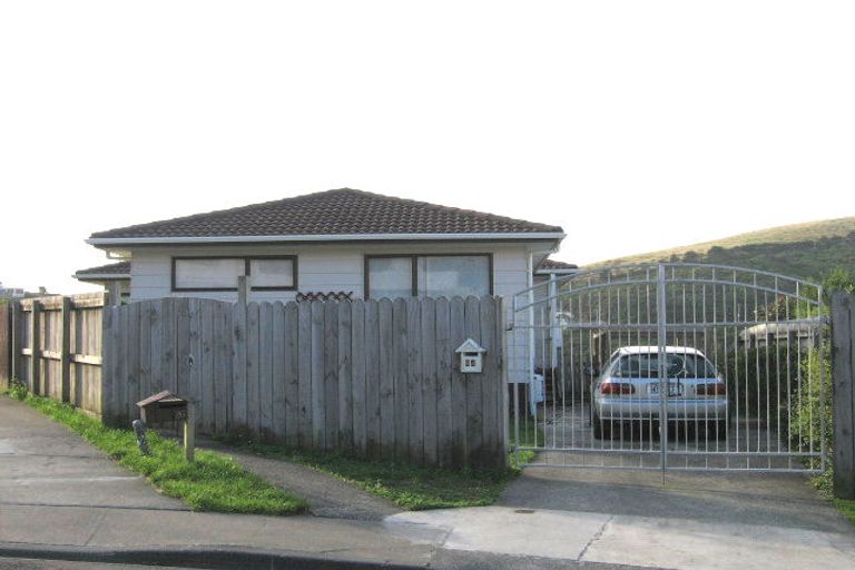 Photo of property in 24 Fernhaven Grove, Newlands, Wellington, 6037