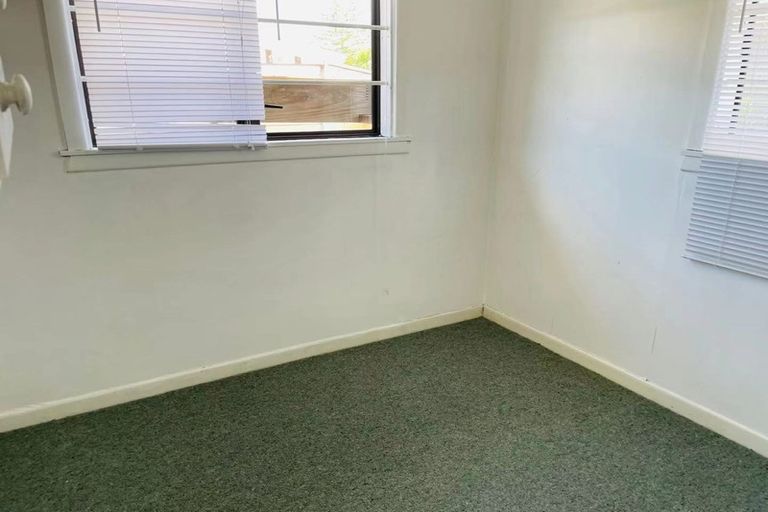 Photo of property in 1/22 Holland Road, Hillcrest, Auckland, 0627