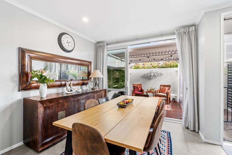 Photo of property in 87 Karepiro Drive, Stanmore Bay, Whangaparaoa, 0932