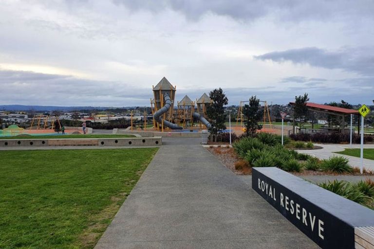 Photo of property in 24 Puwha Street, Massey, 0614