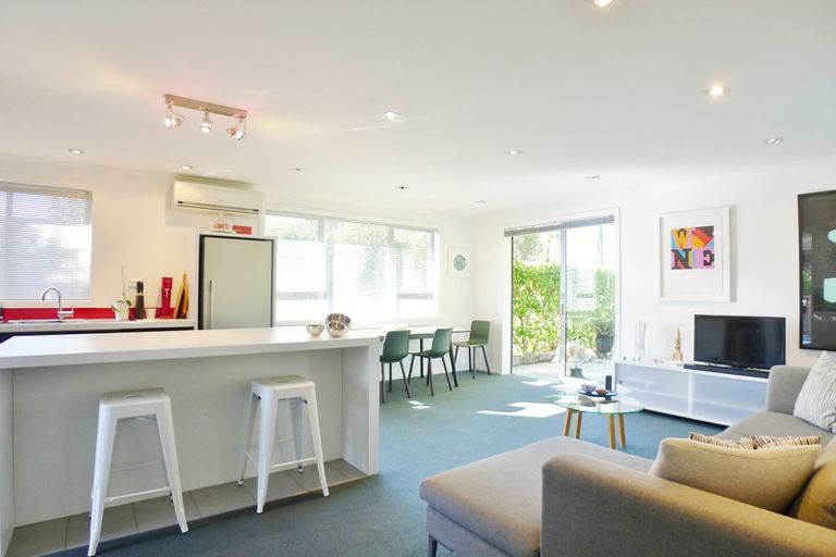 Photo of property in 32 Queen Mary Avenue, New Lynn, Auckland, 0600