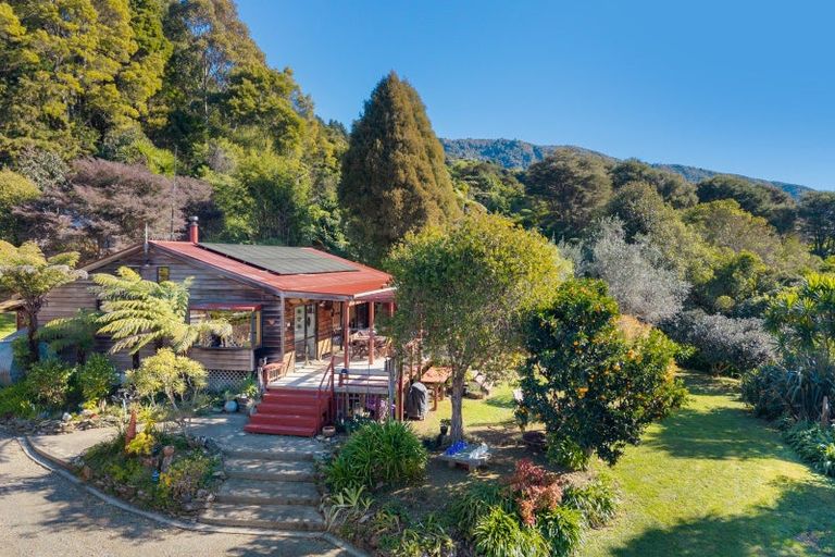 Photo of property in 810a Queen Charlotte Drive, Havelock, 7281